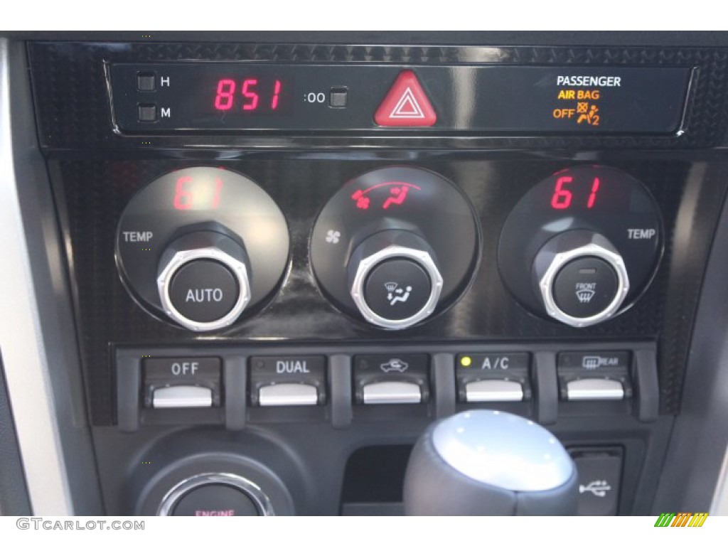 2020 Toyota 86 GT Controls Photos