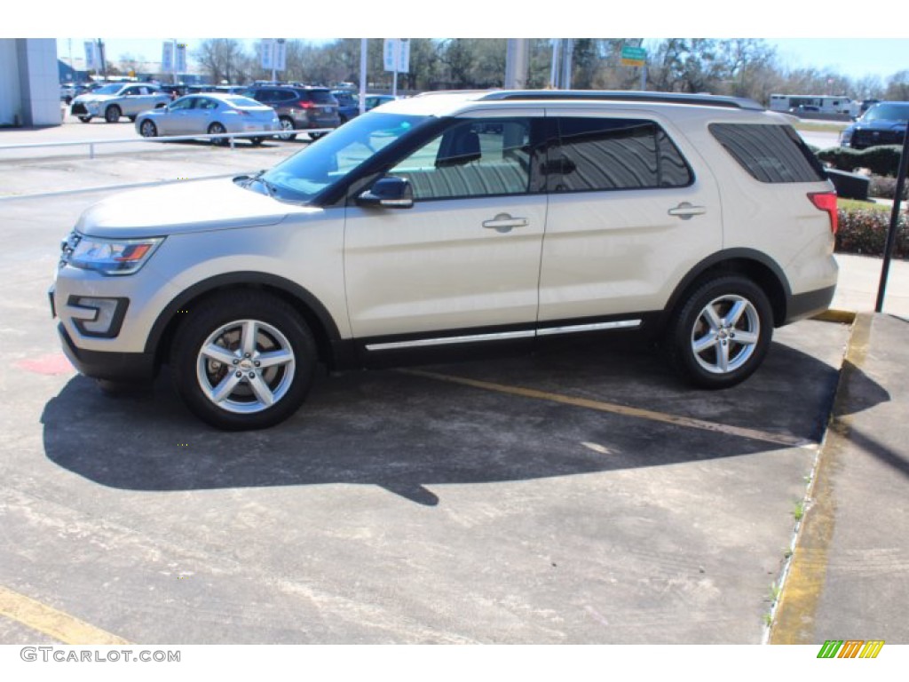 2017 Explorer XLT - White Gold / Ebony Black photo #5