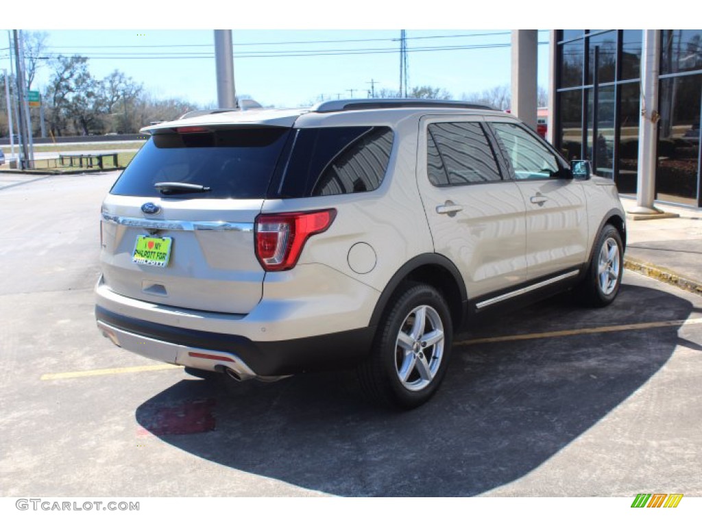 2017 Explorer XLT - White Gold / Ebony Black photo #9