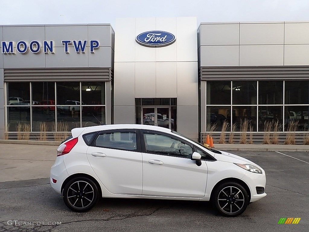 2019 Fiesta SE Hatchback - Oxford White / Charcoal Black photo #1