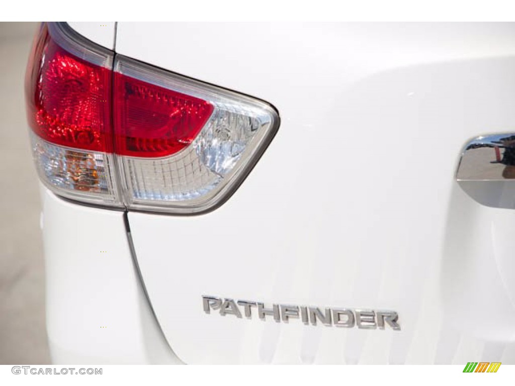 2013 Pathfinder Platinum 4x4 - Moonlight White / Almond photo #10