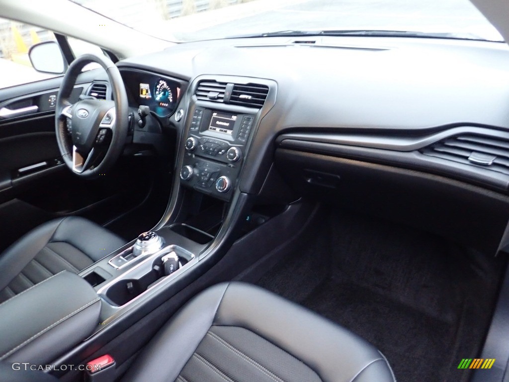 2018 Fusion SE AWD - White Gold / Ebony photo #12