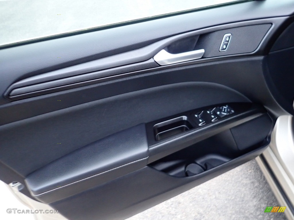 2018 Ford Fusion SE AWD Ebony Door Panel Photo #141284412