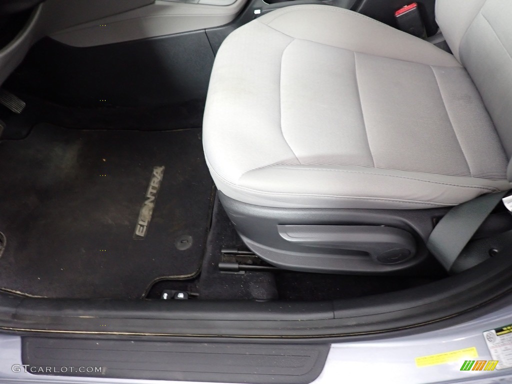 2017 Elantra SE - Gray / Gray photo #30