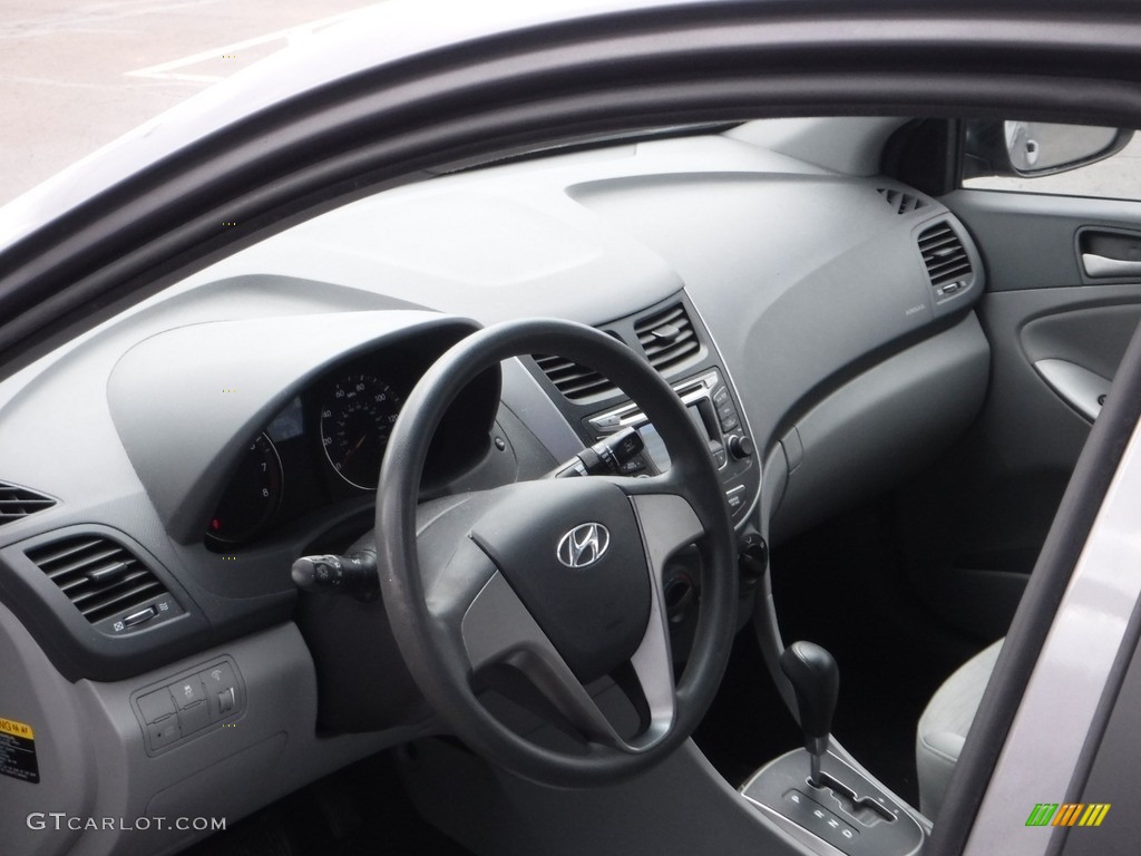 2016 Accent SE Sedan - Triathlon Gray / Gray photo #8