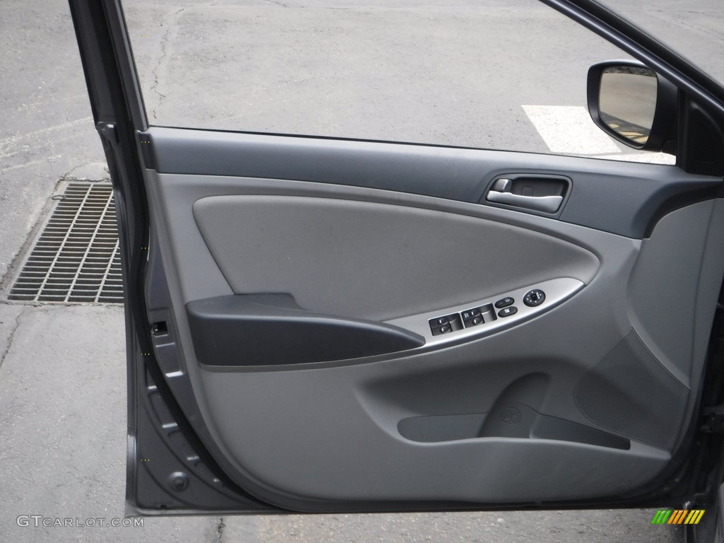 2016 Accent SE Sedan - Triathlon Gray / Gray photo #9