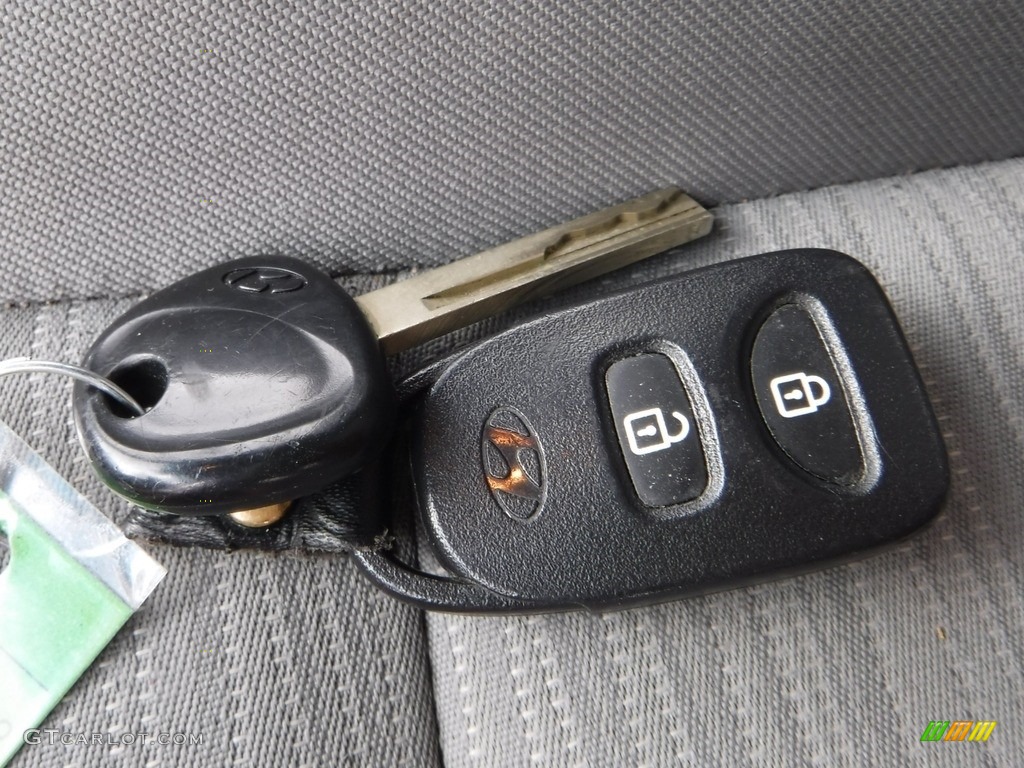 2016 Accent SE Sedan - Triathlon Gray / Gray photo #17