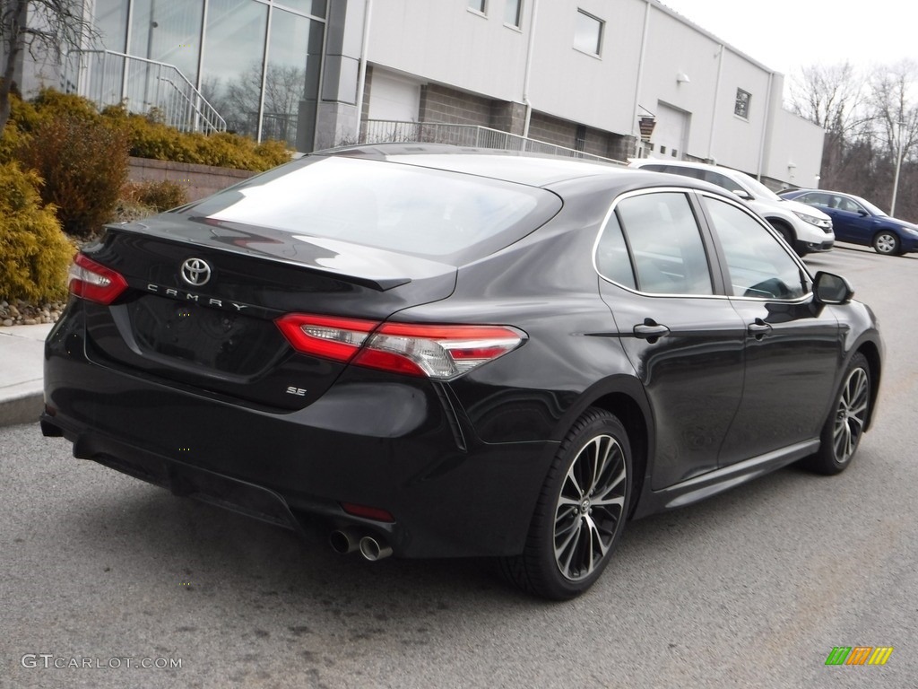 2018 Camry SE - Midnight Black Metallic / Ash photo #13