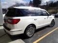 2018 White Platinum Metallic Tri-coat Lincoln Navigator Reserve 4x4  photo #3