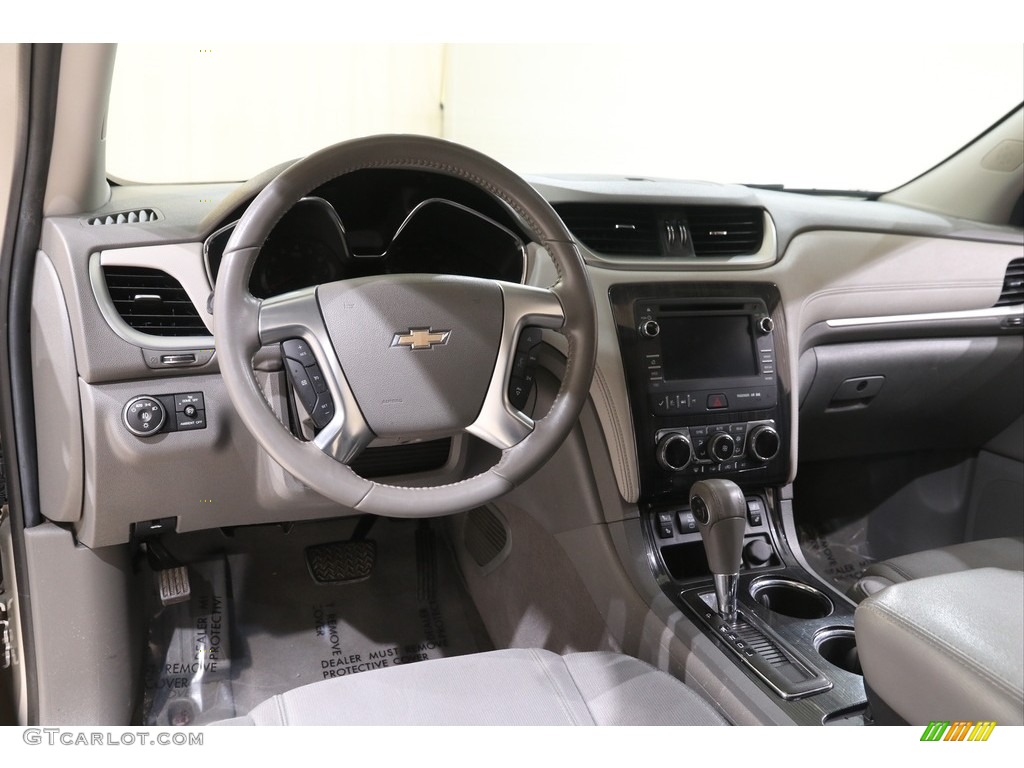 2017 Traverse LT AWD - Champagne Silver Metallic / Dark Titanium/Light Titanium photo #6