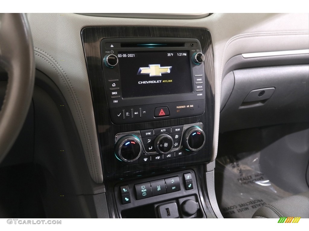 2017 Traverse LT AWD - Champagne Silver Metallic / Dark Titanium/Light Titanium photo #9