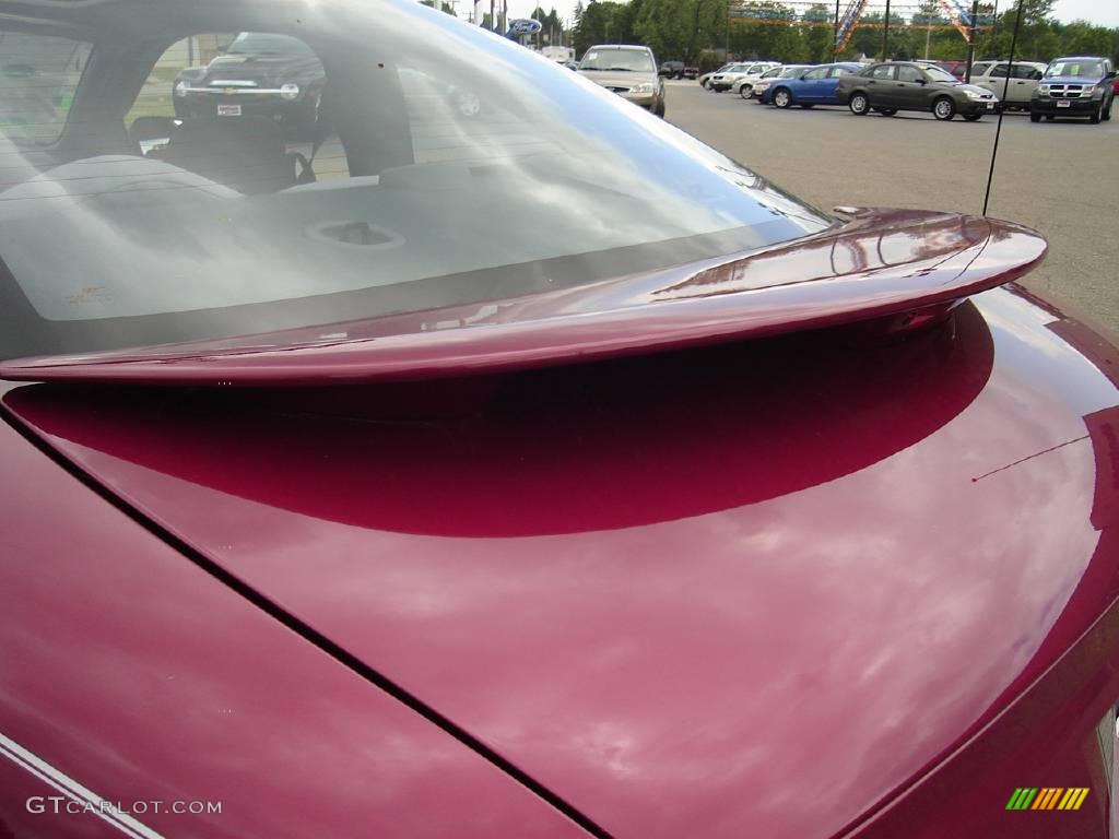 2005 Sunfire Coupe - Sport Red Metallic / Graphite photo #4