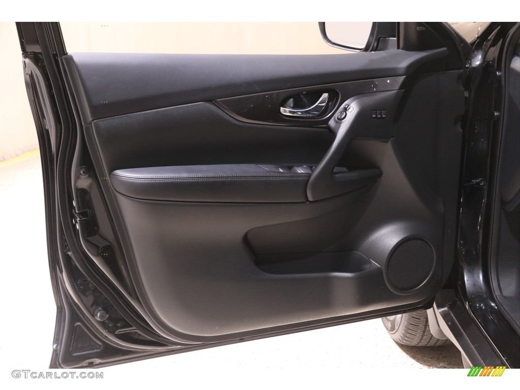 2018 Nissan Rogue SV AWD Door Panel Photos
