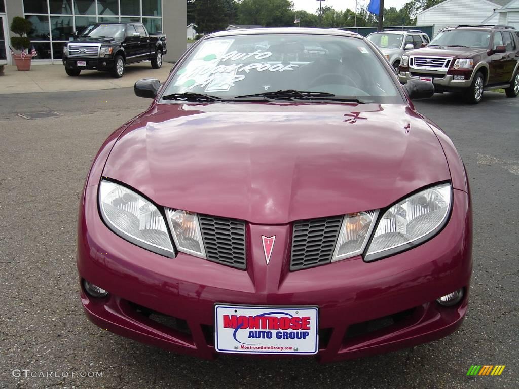 2005 Sunfire Coupe - Sport Red Metallic / Graphite photo #11