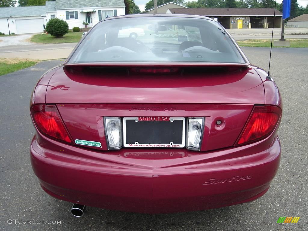 2005 Sunfire Coupe - Sport Red Metallic / Graphite photo #14
