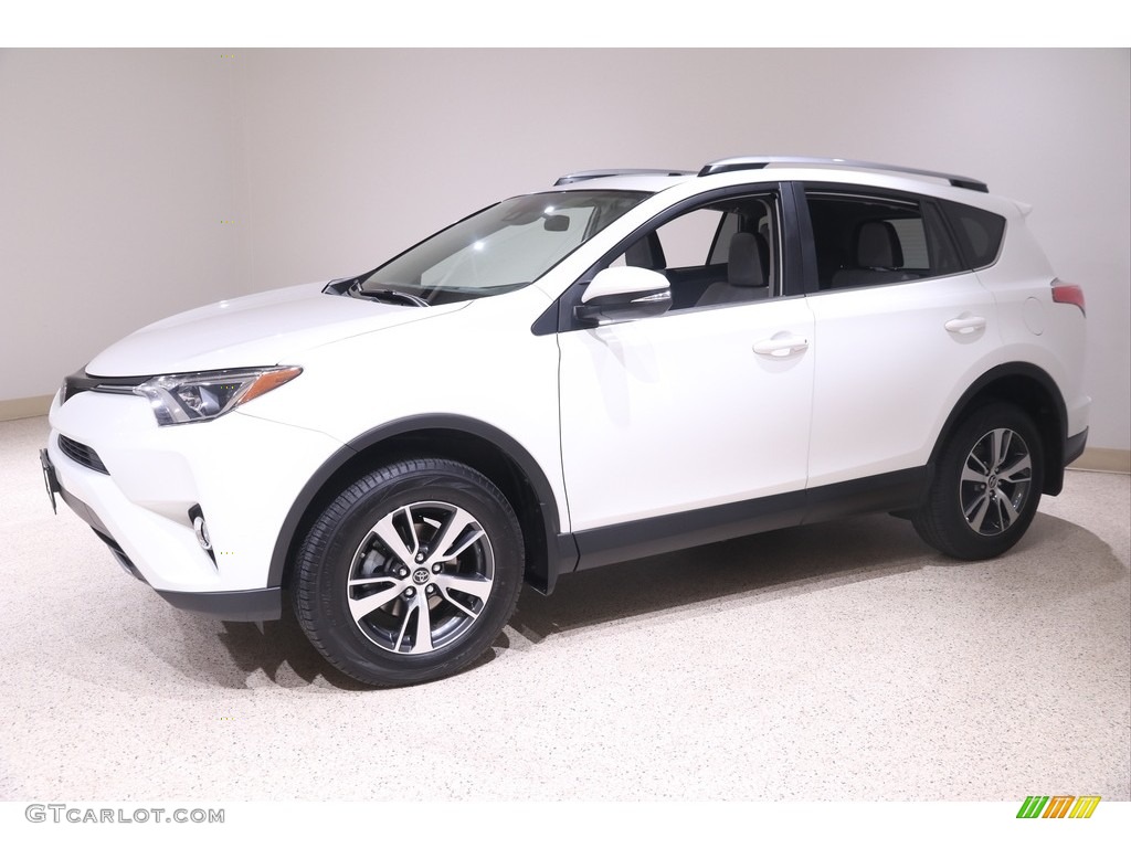 2018 RAV4 XLE - Super White / Ash photo #3