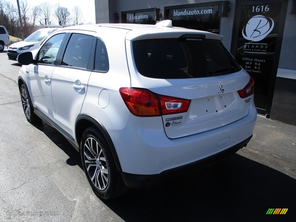 2017 Outlander Sport ES AWC - Diamond White / Gray photo #3