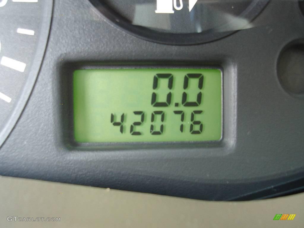 2005 Focus ZX4 SE Sedan - Arizona Beige Metallic / Dark Pebble/Light Pebble photo #21