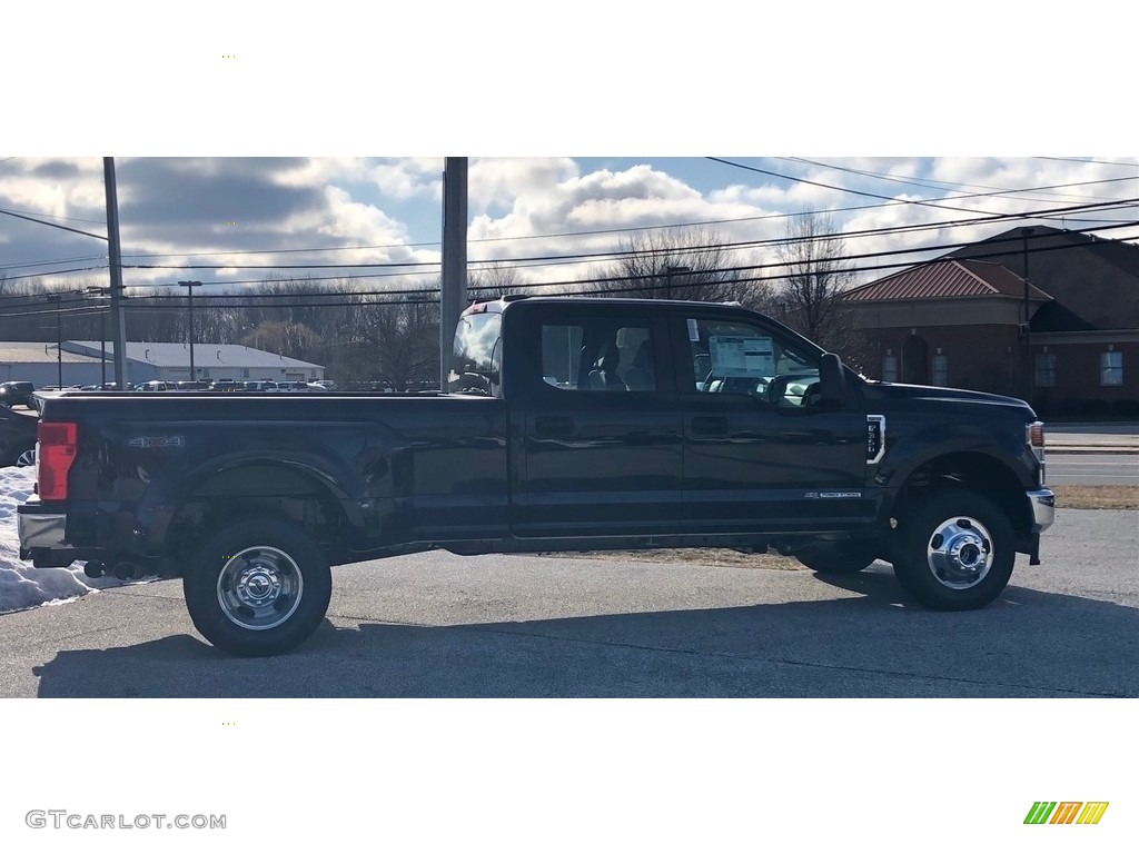 2021 F350 Super Duty XLT Crew Cab 4x4 - Antimatter Blue / Medium Earth Gray photo #3