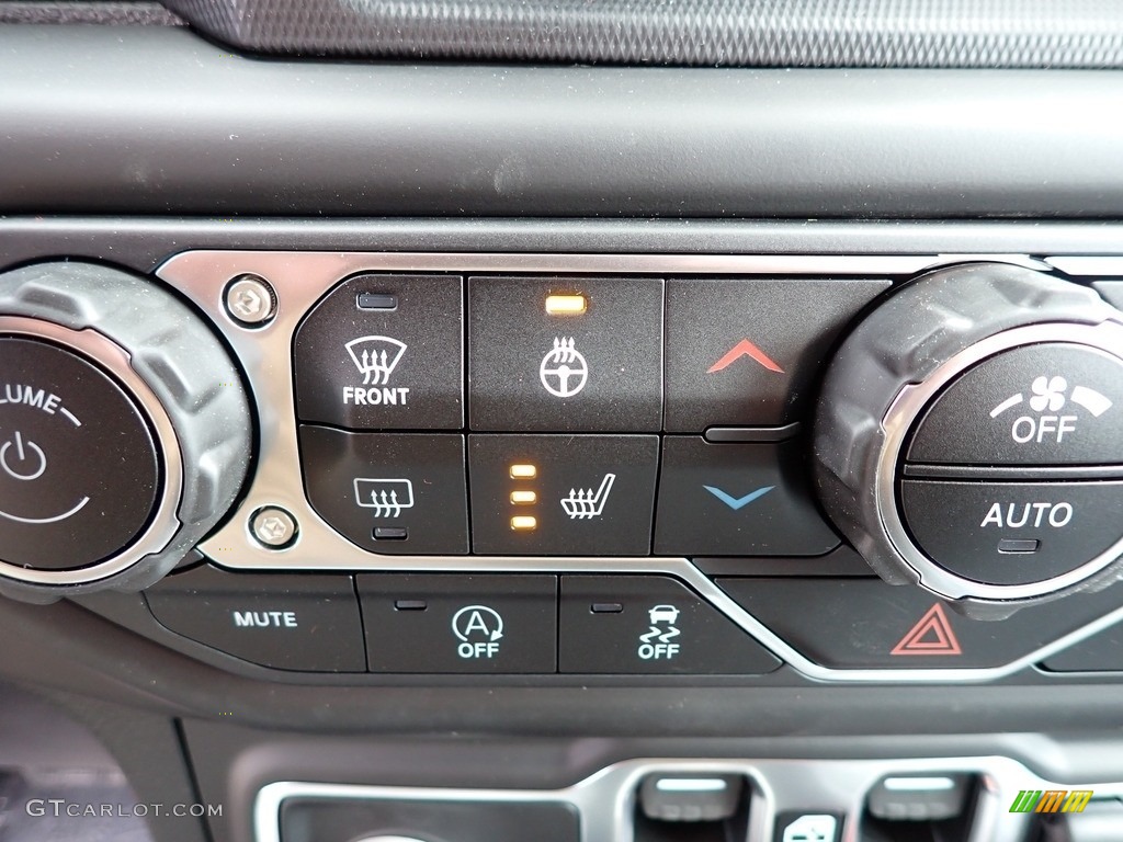 2021 Jeep Gladiator Overland 4x4 Controls Photo #141311052