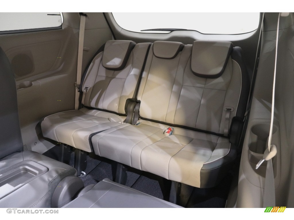 2016 Kia Sedona SX Rear Seat Photos