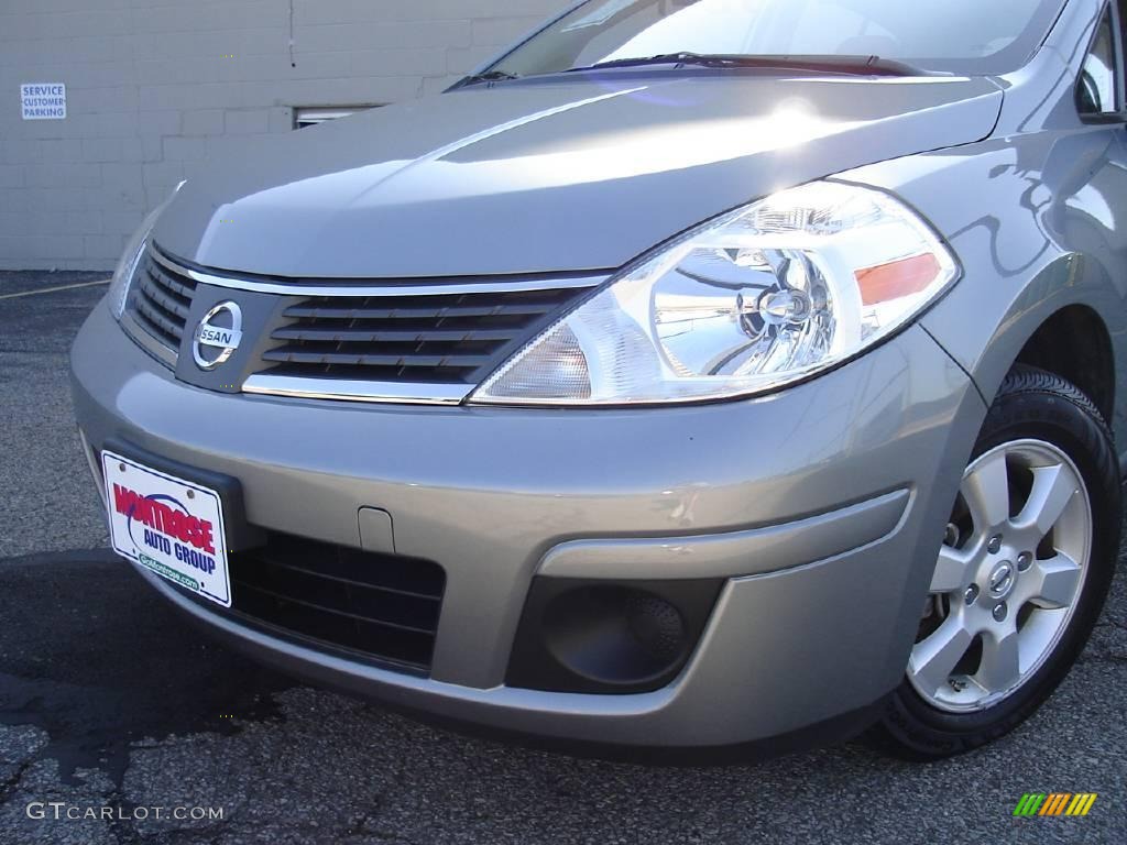 2008 Versa 1.8 SL Hatchback - Magnetic Gray / Charcoal photo #9