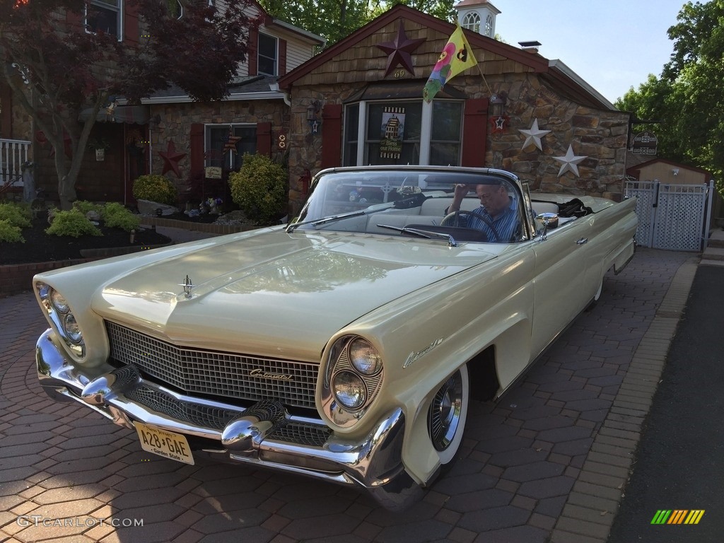 Starmist White 1958 Lincoln Continental Convertible Exterior Photo #141319283