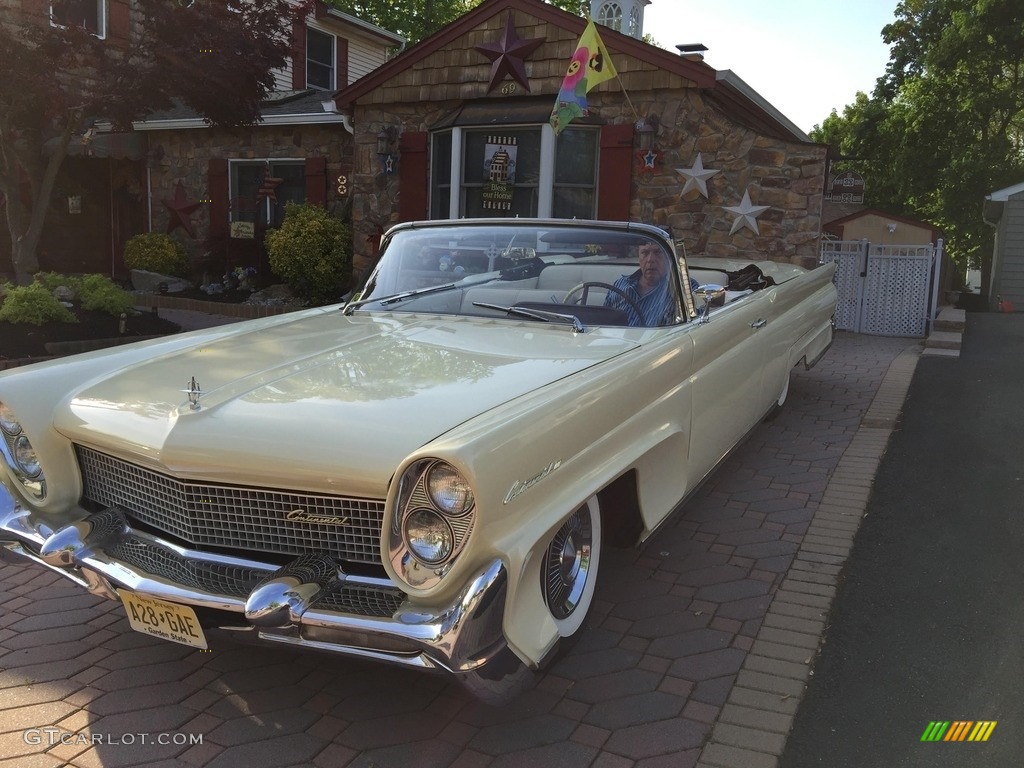 Starmist White 1958 Lincoln Continental Convertible Exterior Photo #141319306
