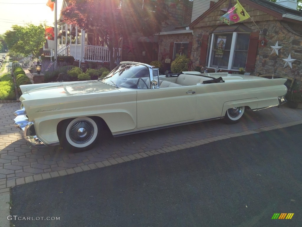 Starmist White 1958 Lincoln Continental Convertible Exterior Photo #141319425