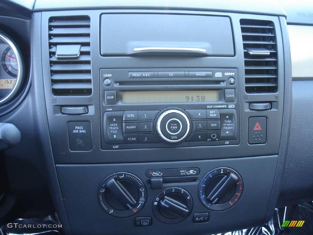 2008 Versa 1.8 SL Hatchback - Magnetic Gray / Charcoal photo #24