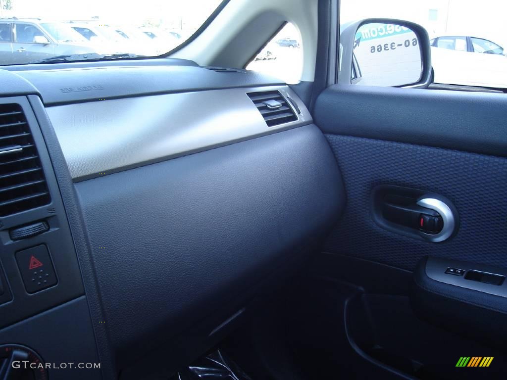 2008 Versa 1.8 SL Hatchback - Magnetic Gray / Charcoal photo #26