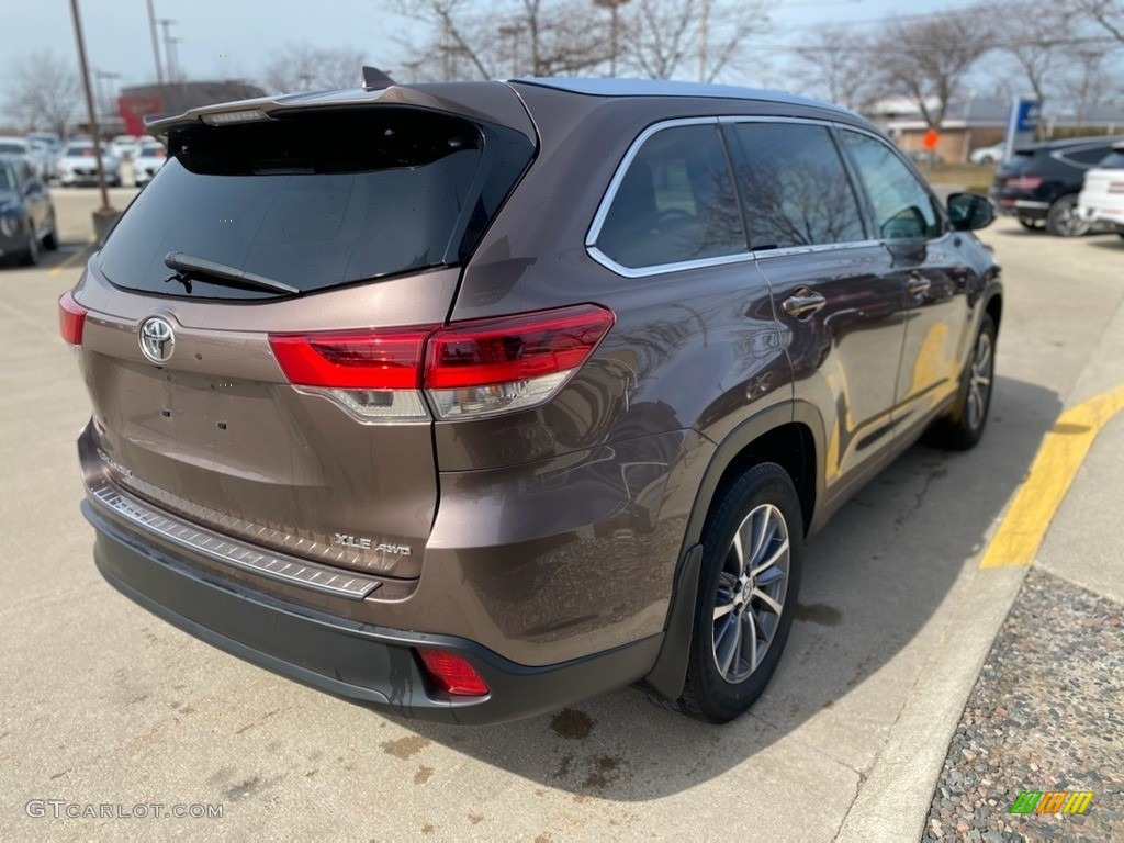 2018 Highlander XLE AWD - Toasted Walnut Pearl / Almond photo #2
