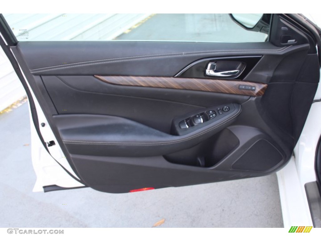 2017 Maxima Platinum - Pearl White / Charcoal photo #11