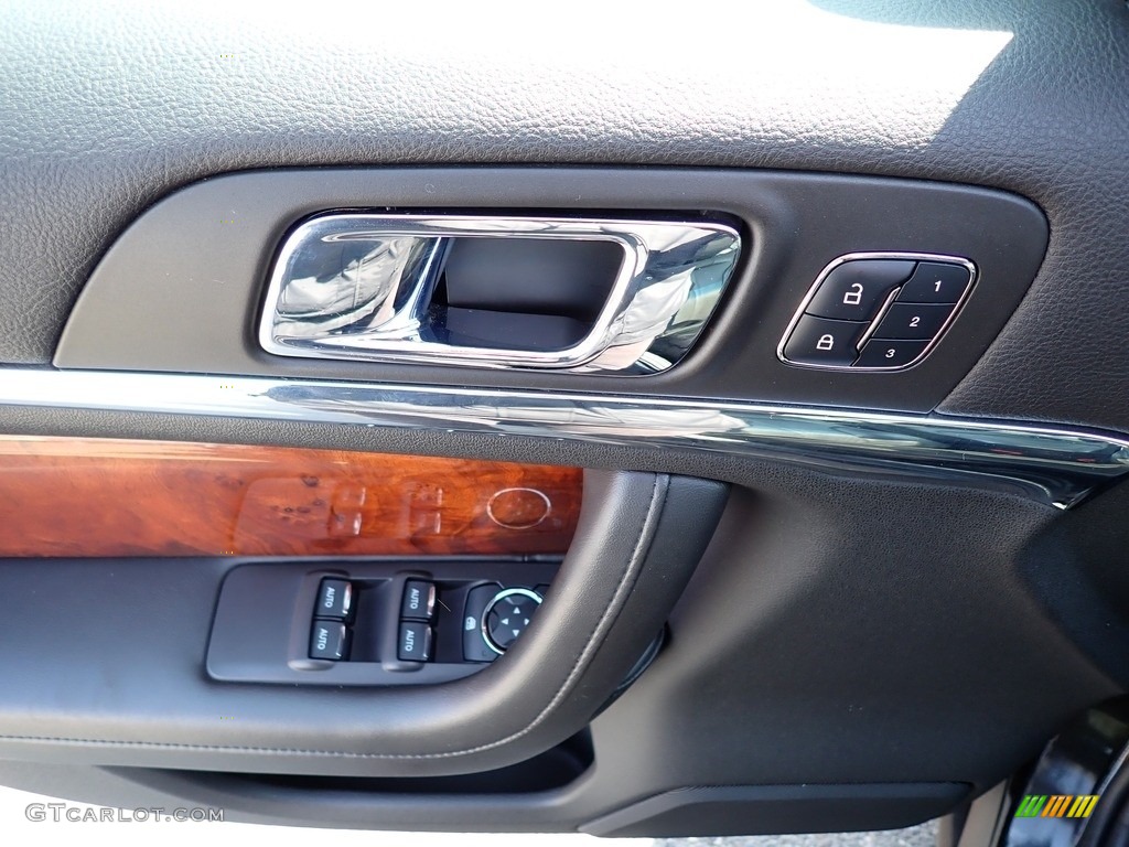 2015 Lincoln MKS AWD Charcoal Black Door Panel Photo #141333672
