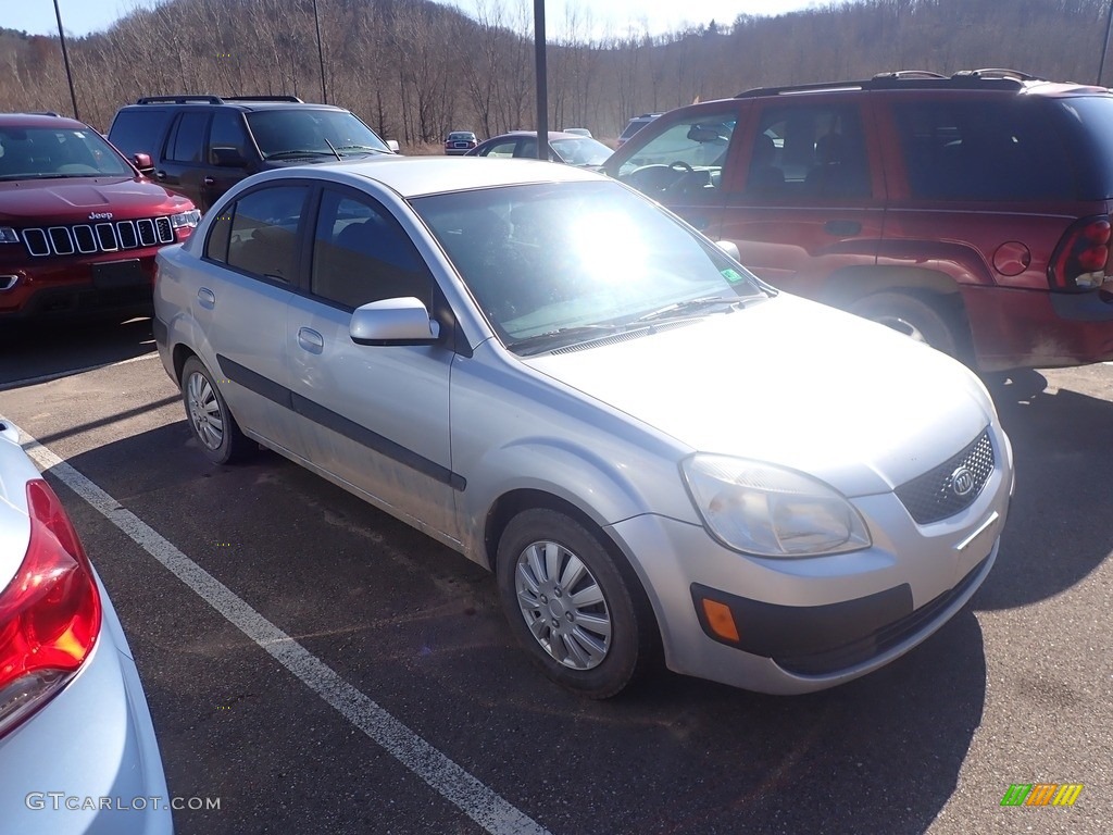 2008 Rio LX Sedan - Silver Metallic / Gray photo #2