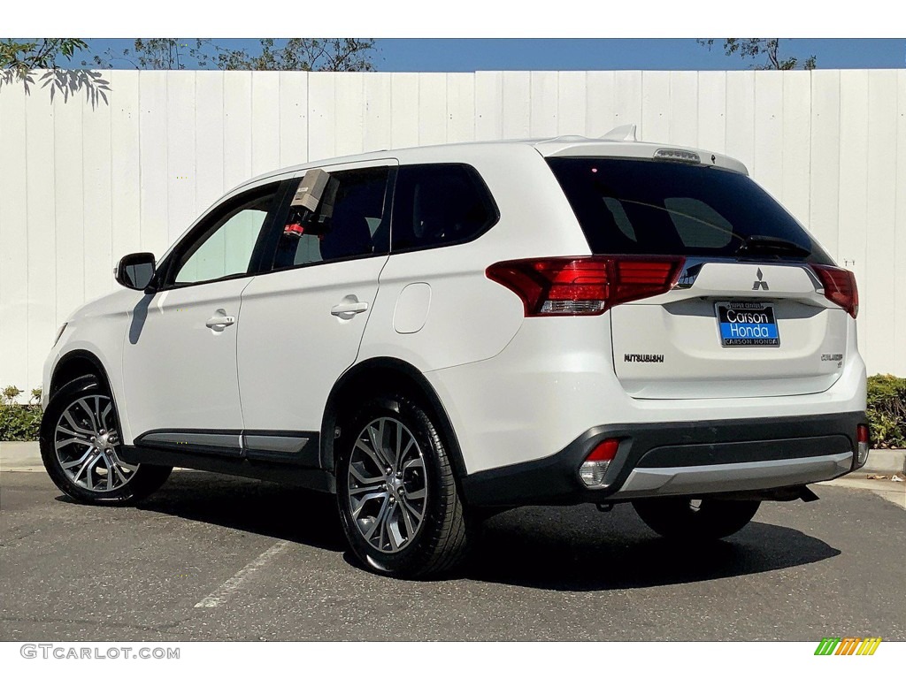 Diamond White Pearl 2017 Mitsubishi Outlander SE Exterior Photo #141346512