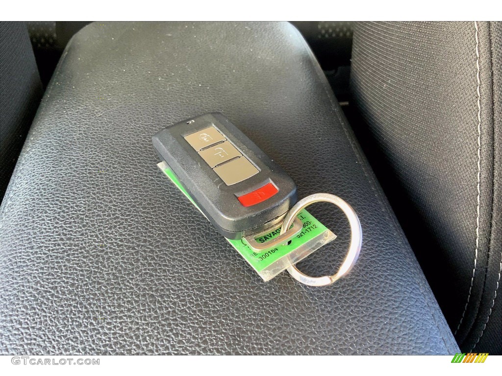2017 Mitsubishi Outlander SE Keys Photos