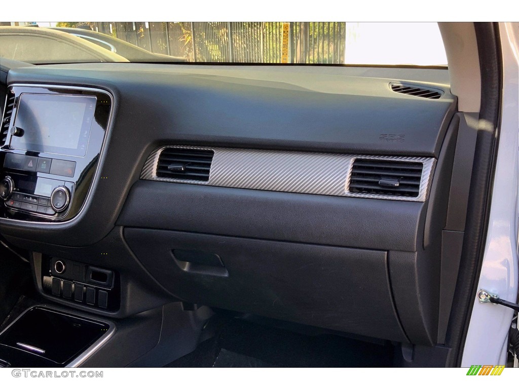 2017 Mitsubishi Outlander SE Black Dashboard Photo #141346548
