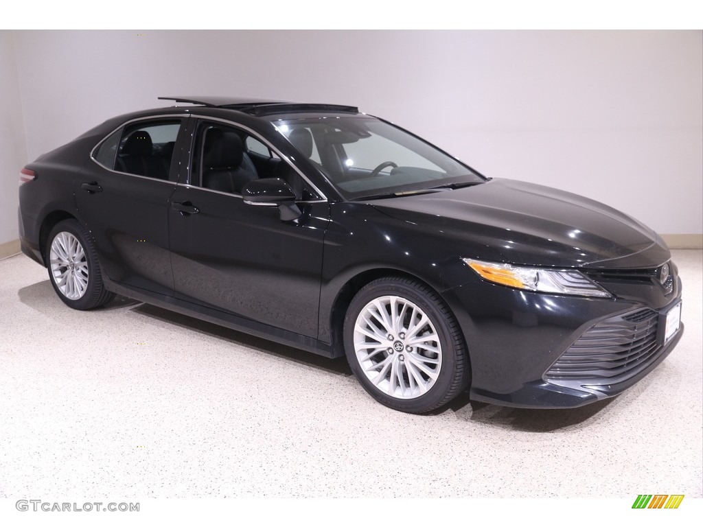 2019 Camry XLE - Midnight Black Metallic / Black photo #1