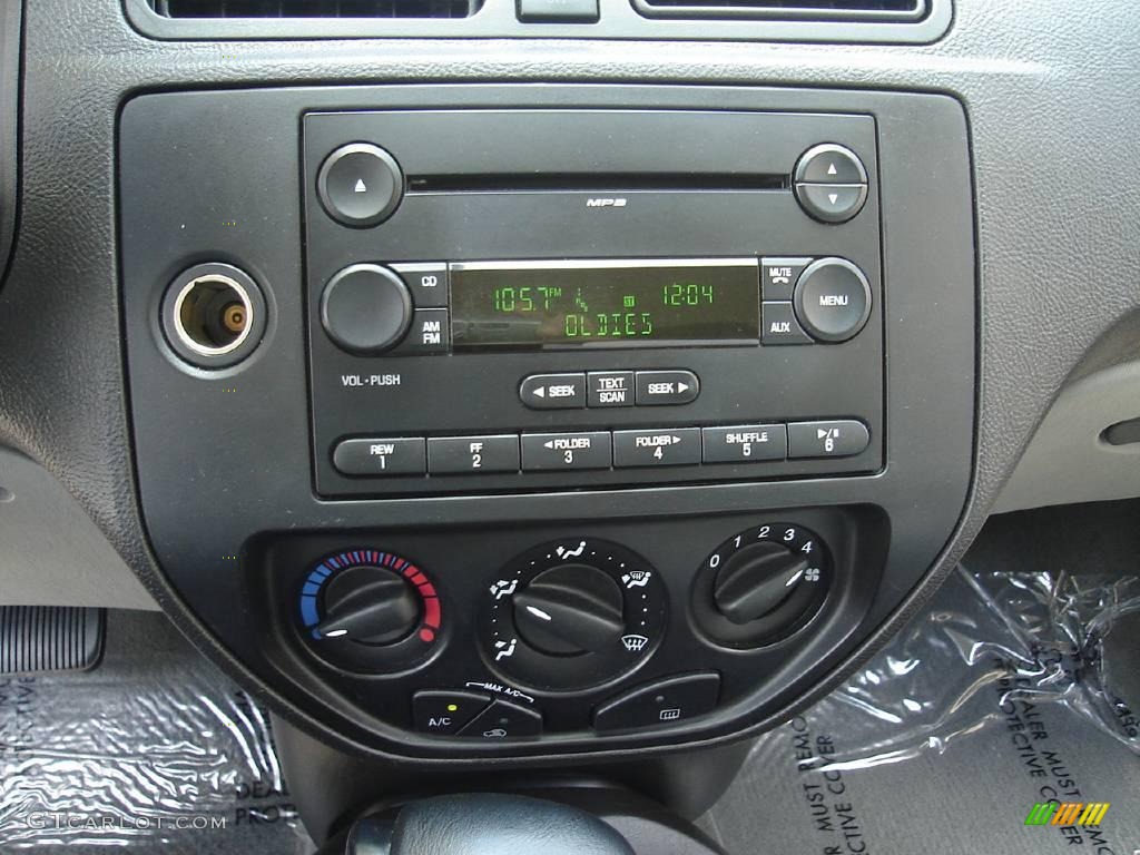 2007 Focus ZX4 S Sedan - CD Silver Metallic / Charcoal/Light Flint photo #25