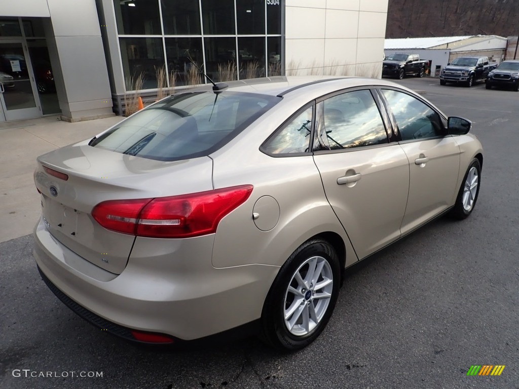 2018 Focus SE Sedan - White Gold / Charcoal Black photo #2