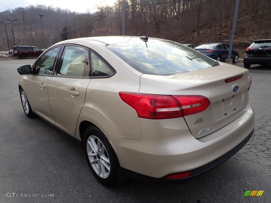 2018 Focus SE Sedan - White Gold / Charcoal Black photo #5