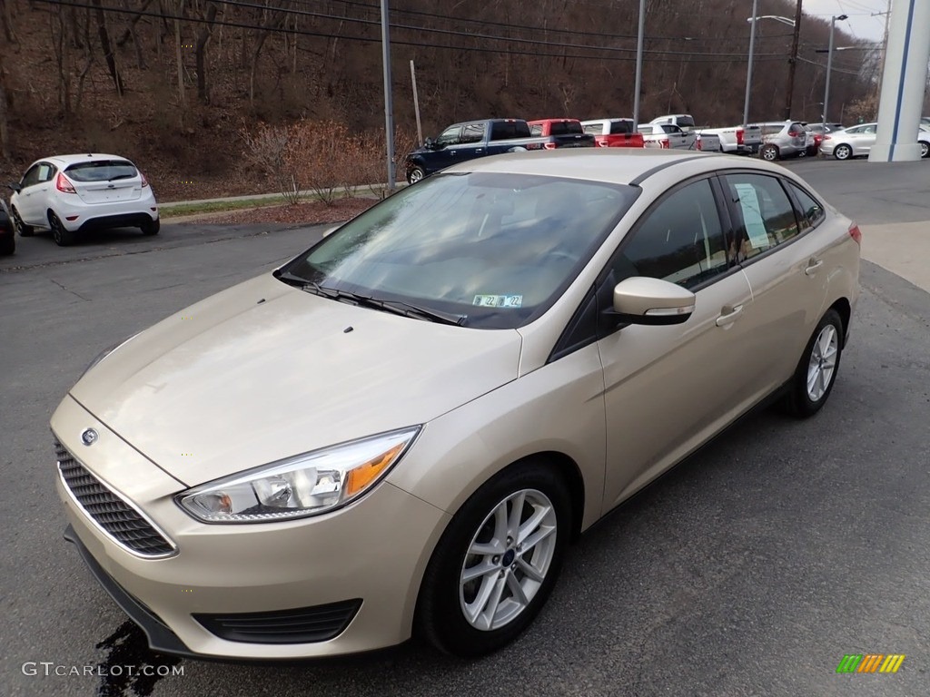 2018 Focus SE Sedan - White Gold / Charcoal Black photo #7