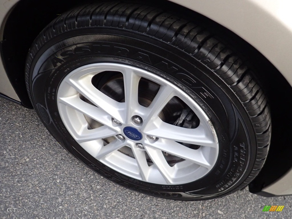 2018 Focus SE Sedan - White Gold / Charcoal Black photo #10