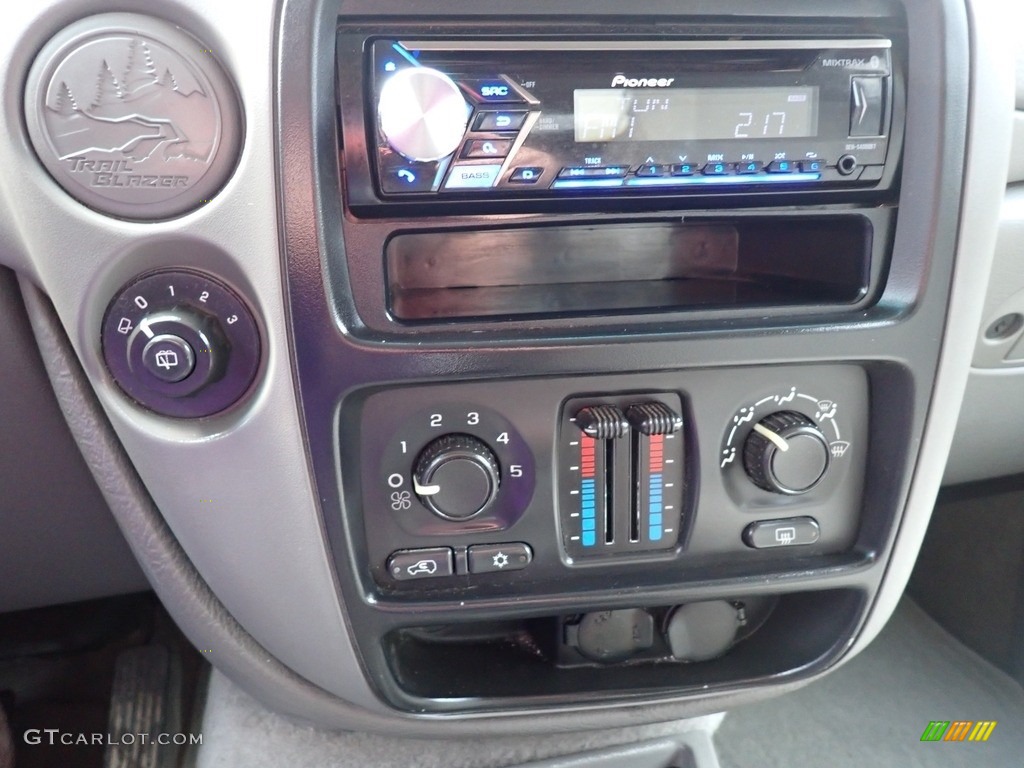 2005 TrailBlazer LS - Graystone Metallic / Light Gray photo #35