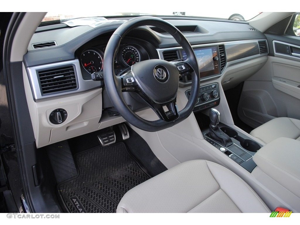 2018 Volkswagen Atlas SE R-Line Interior Color Photos