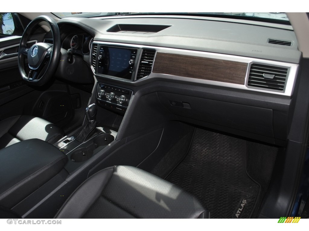 2018 Volkswagen Atlas SE Titan Black Dashboard Photo #141366351