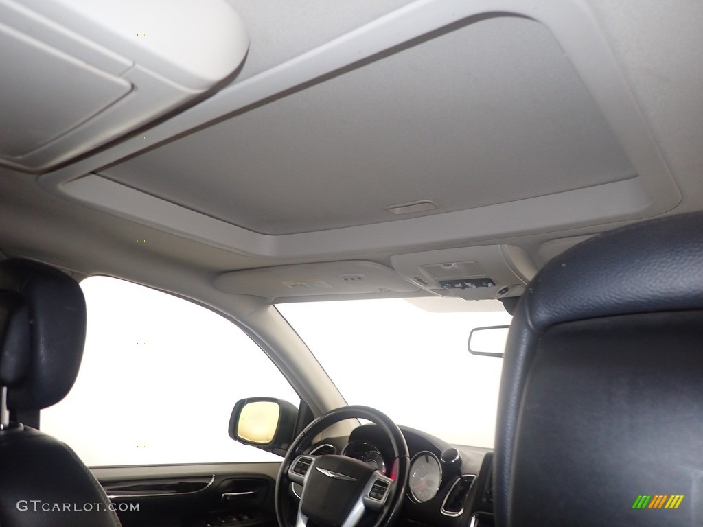 2011 Town & Country Touring - L - Stone White / Black/Light Graystone photo #2