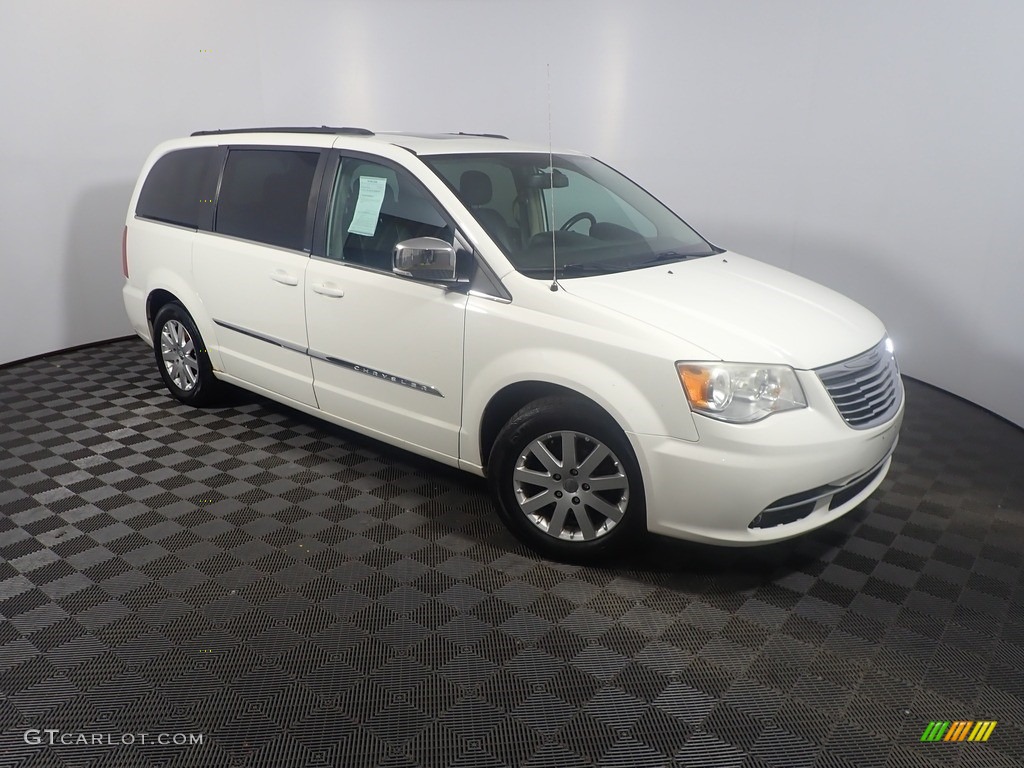 2011 Town & Country Touring - L - Stone White / Black/Light Graystone photo #4