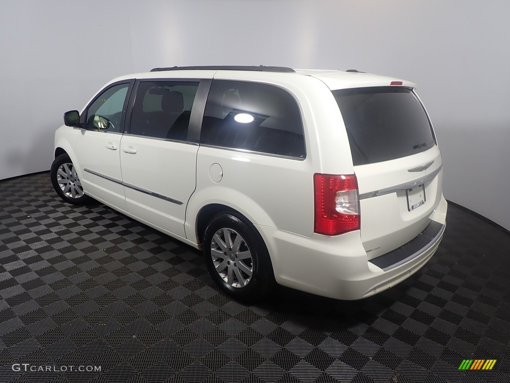 2011 Town & Country Touring - L - Stone White / Black/Light Graystone photo #13